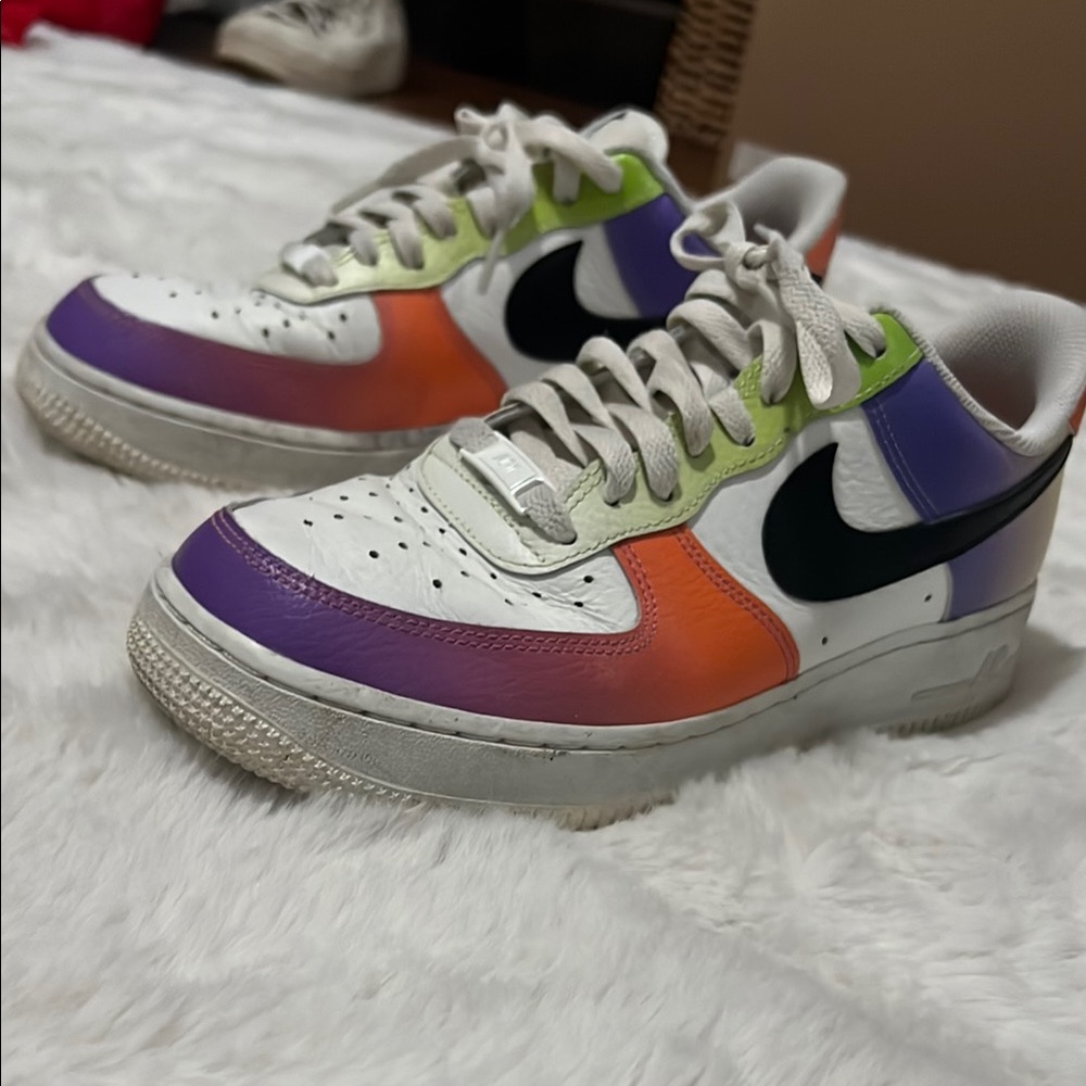 Limated edition Nike rainbow Sneakers Vibrant Design